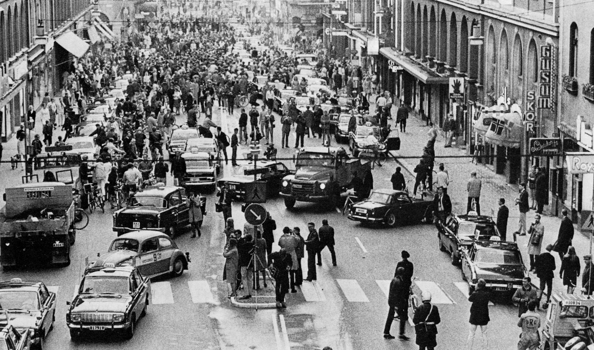 3. Септември 1967 - Првото утро во Шведска по промената на возење од лева кон десна страна на коловозот 